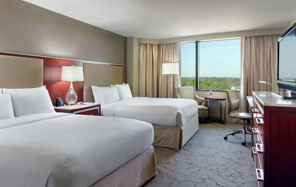 Отель Hilton Atlanta Northeast Норкросс Номер фото